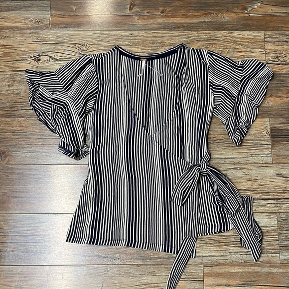 Free People Tops - 𝅺FREE People Navy & Cream Wrap Top NWOT Sz XXS